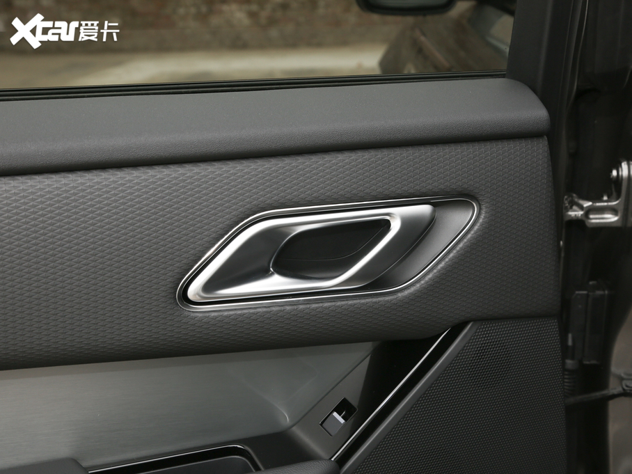 2020} 250PS R-Dynamic S