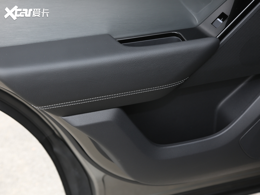 2020} 250PS R-Dynamic S