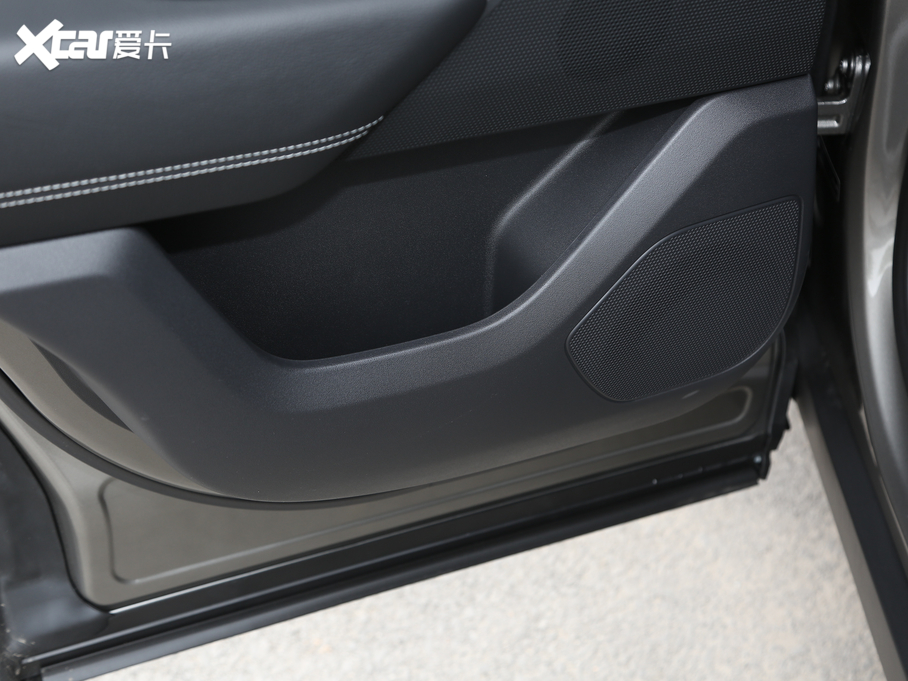 2020} 250PS R-Dynamic S