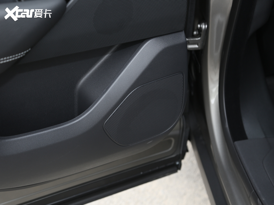 2020} 250PS R-Dynamic S