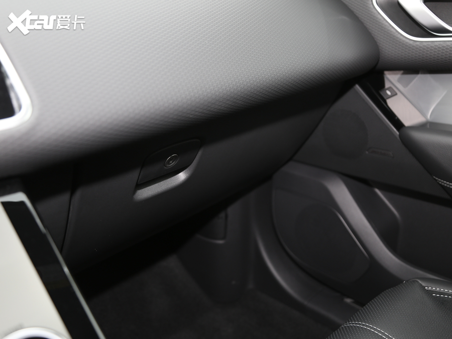 2020} 250PS R-Dynamic S