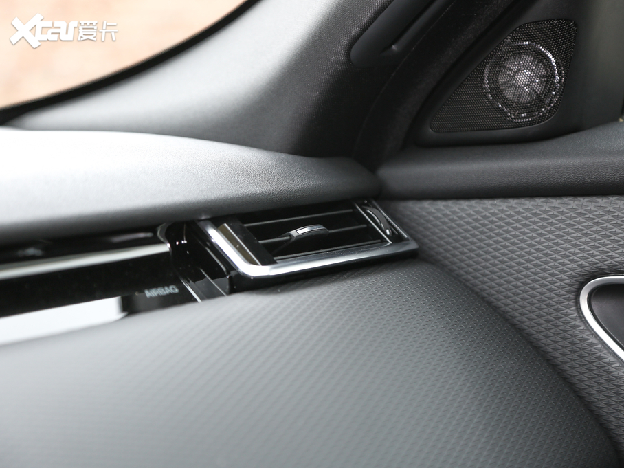 2020} 250PS R-Dynamic S