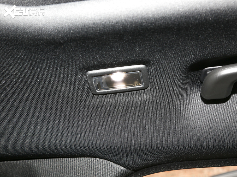 2020} 250PS R-Dynamic S