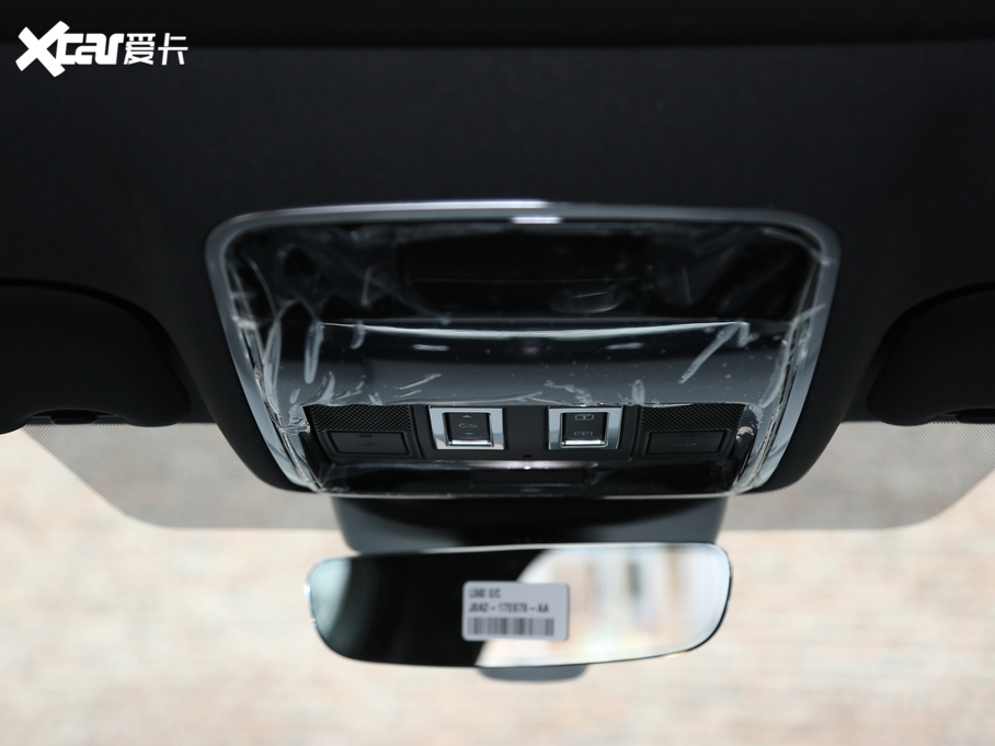 2020} 250PS R-Dynamic S