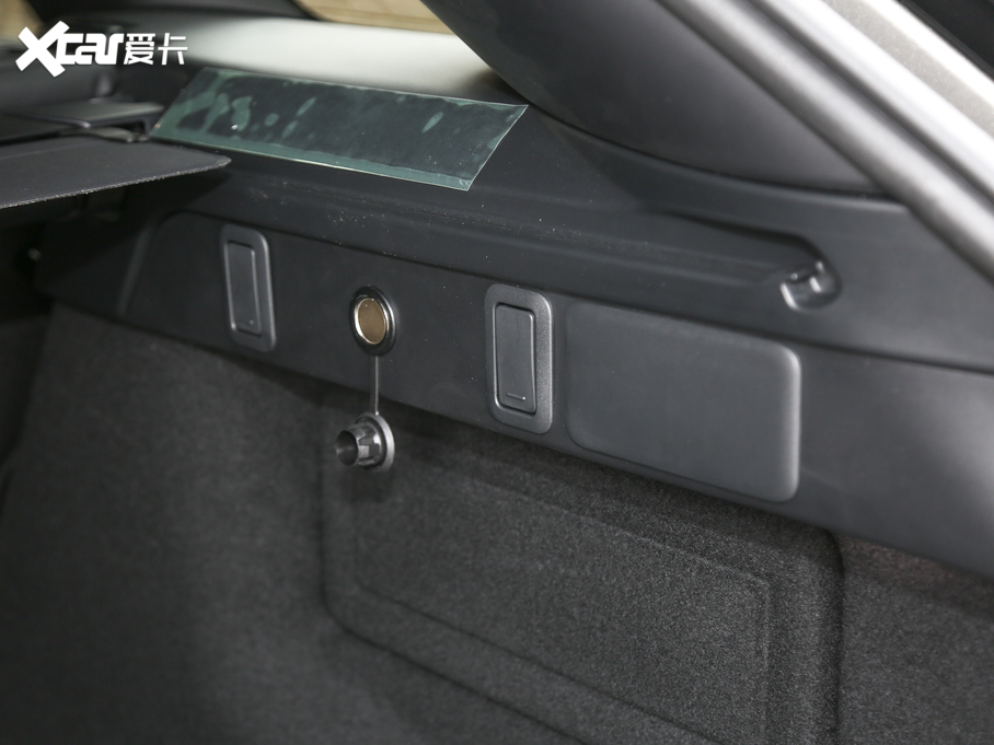 2020} 250PS R-Dynamic S