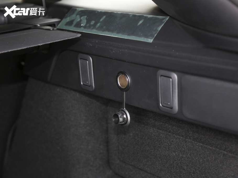 2020} 250PS R-Dynamic S