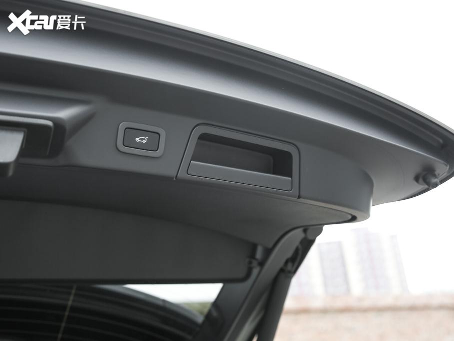 2020} 250PS R-Dynamic S