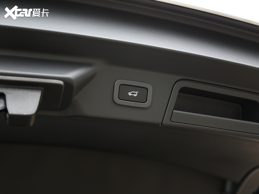 2020} 250PS R-Dynamic S