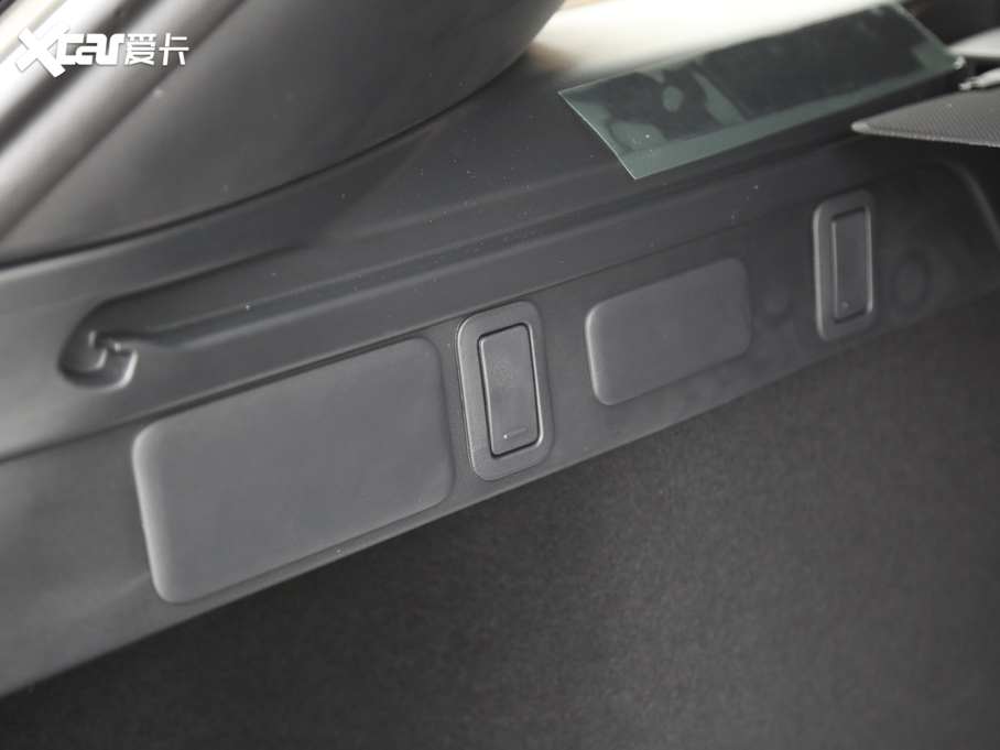 2020} 250PS R-Dynamic S