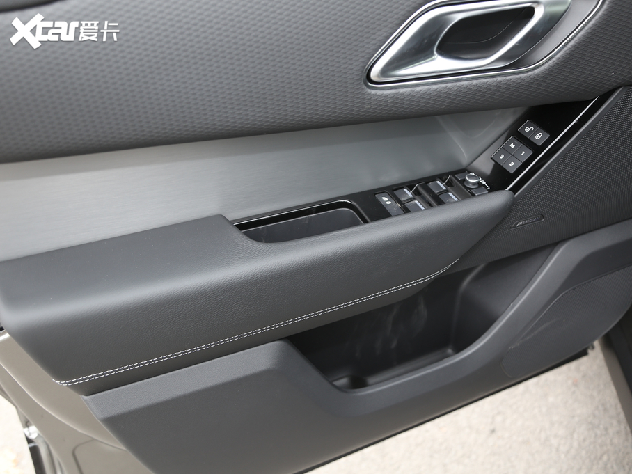 2020} 250PS R-Dynamic S