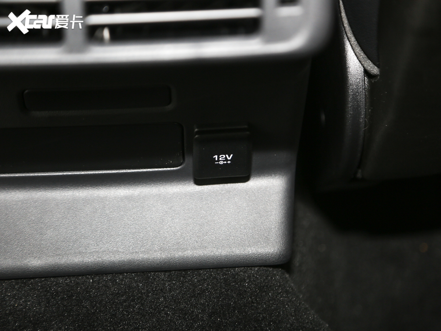 2020} 250PS R-Dynamic S