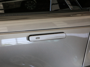 2020380PS R-Dynamic SE ^