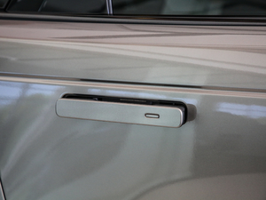 2020380PS R-Dynamic SE ^