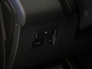 2020380PS R-Dynamic SE п؅^