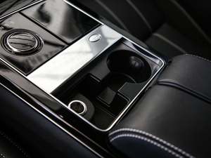 2020380PS R-Dynamic SE п؅^