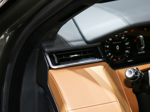 2020380PS R-Dynamic HSE g