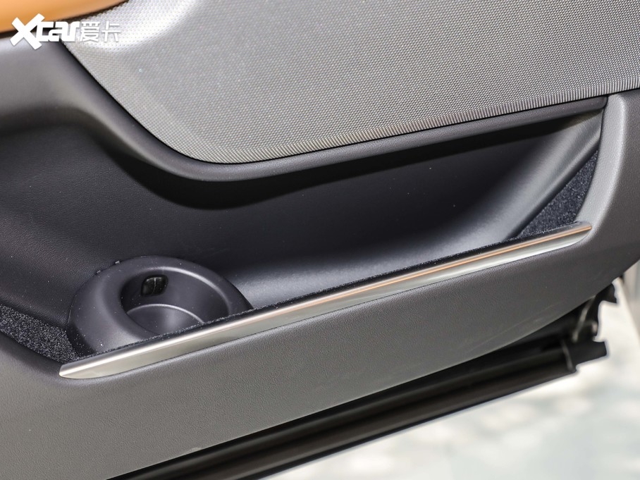 2021 3.0 L6 50LƼo