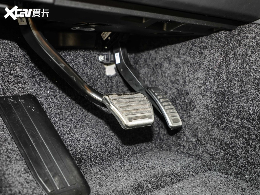 2021 3.0 L6 50LƼo