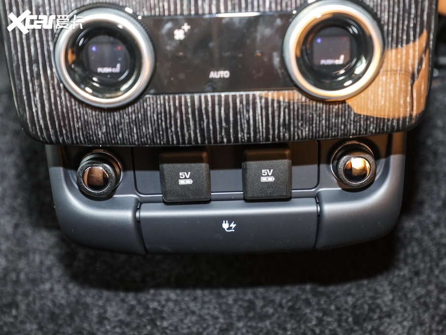 2021 3.0 L6 50LƼo