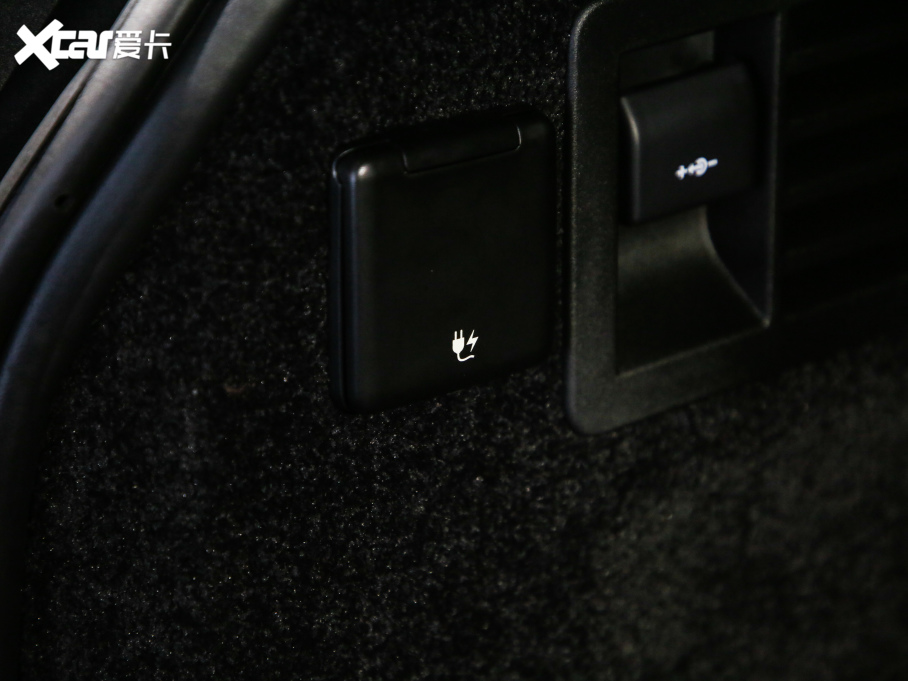 2021 3.0 L6 50LƼo