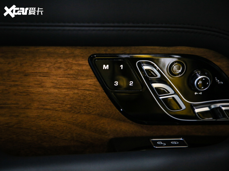 2021 3.0 L6 50LƼo