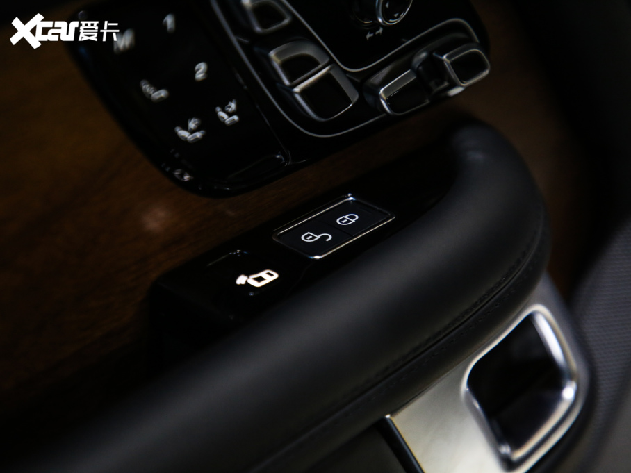 2021 3.0 L6 50LƼo