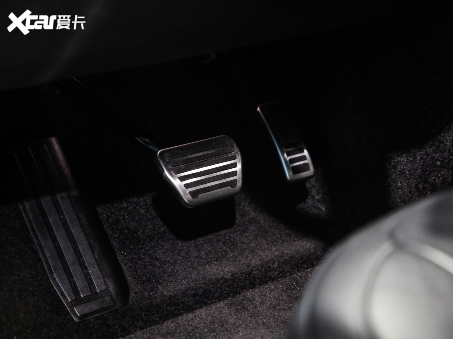 2021 3.0 L6 50LƼo