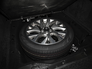 2021款3.0 L6 传世加长经典版 备胎