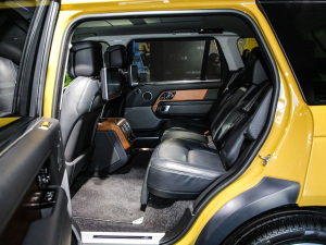 2021款3.0 L6 50周年风云纪念版 后排空间