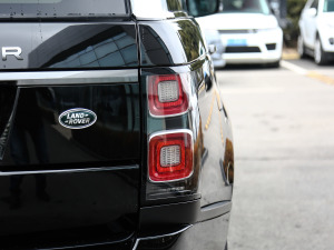 2021款3.0 L6 盛世版 尾灯