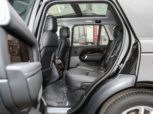 2021款3.0 L6 盛世版 后排空间