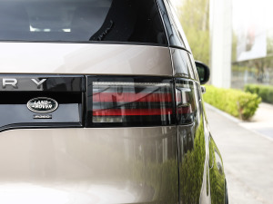 2021款360PS R-Dynamic HSE 尾灯