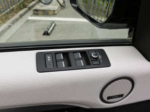 2021款360PS R-Dynamic HSE 主驾车窗控制区	