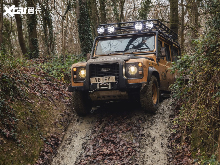 2021lʿ Defender Works V8 Trophy
