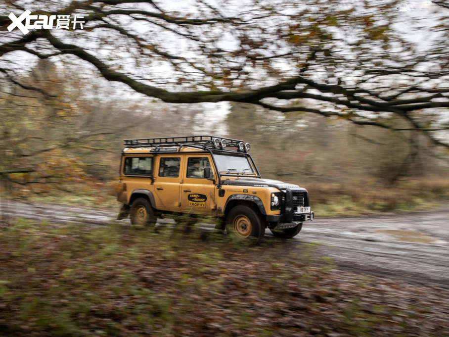 2021lʿ Defender Works V8 Trophy