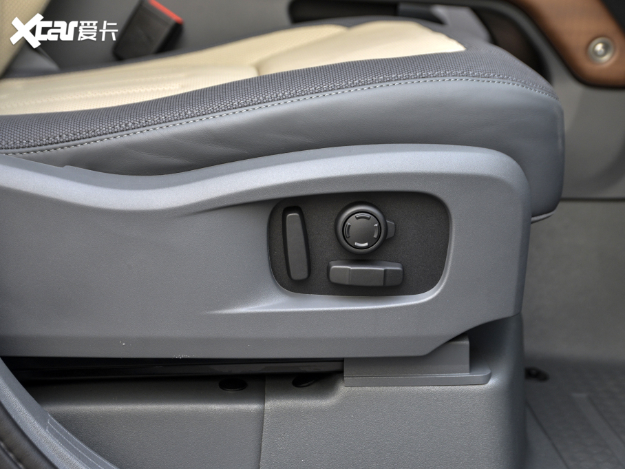 2021lʿ 110 P400 X-DYNAMIC HSE