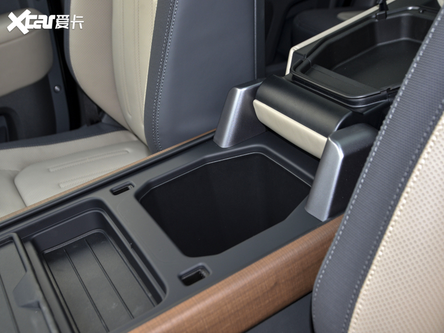 2021lʿ 110 P400 X-DYNAMIC HSE