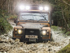 2021Defender Works V8 Trophy w^