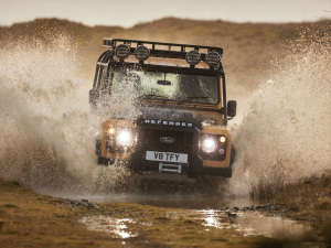 2021Defender Works V8 Trophy w^