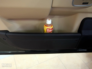2010款5.0 SC HSE 前门储物空间