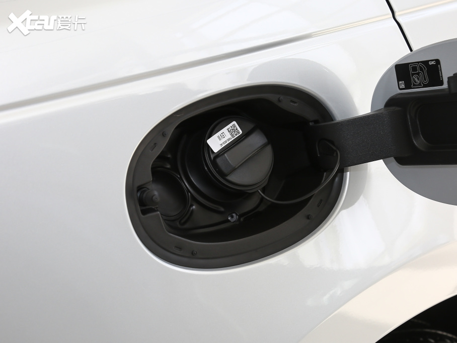 2021} 340PS R-Dynamic SE