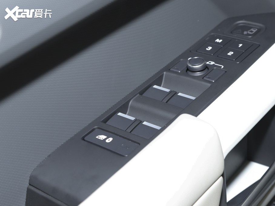 2022lʿ 110 P400 X-DYNAMIC HSE