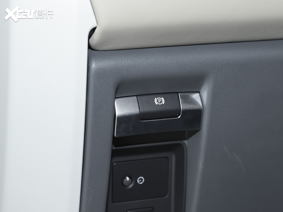 2022lʿ 110 P400 X-DYNAMIC HSE