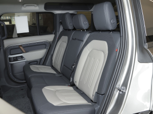 2022110 P400 X-DYNAMIC HSE 