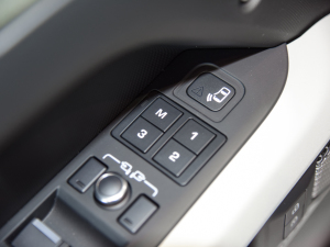 202290 2.0T X-DYNAMIC HSE п؅^