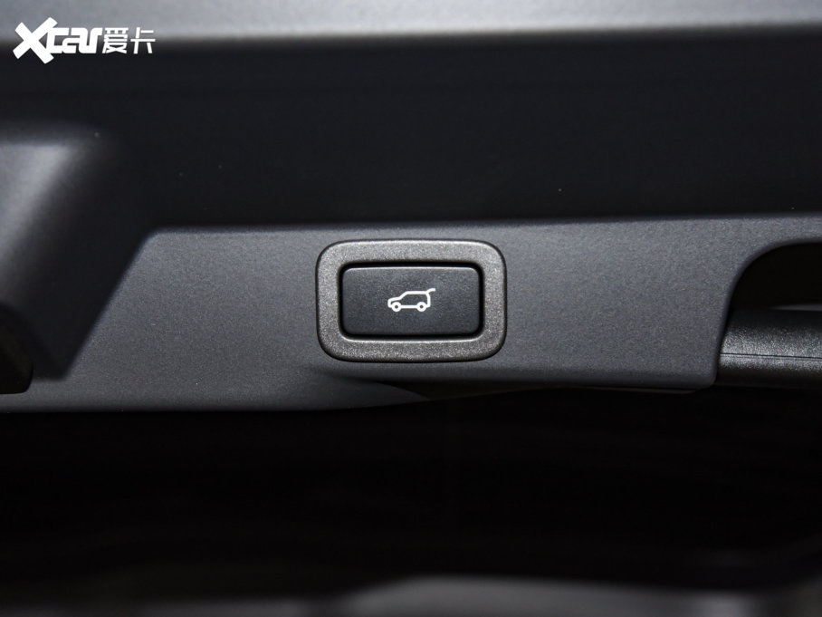 2022\ 5.0 SC V8 SVR