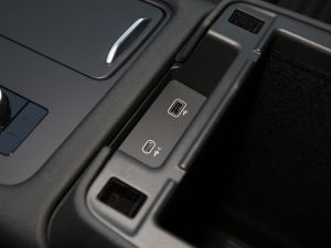 2023360PS R-Dynamic SE g