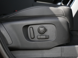 2023360PS R-Dynamic SE g