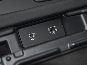 2023Ŀ 360PS R-Dynamic SE п؅^(q)