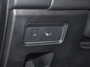 2023Ŀ 360PS R-Dynamic SE п؅^(q)